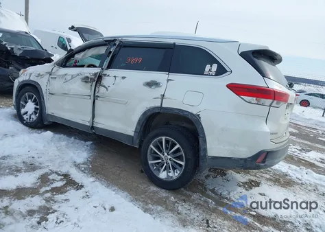 2019 Toyota Highlander Hybrid Xle z USA, uszkodzony, nr VIN 5TDJGRFH7KS078356